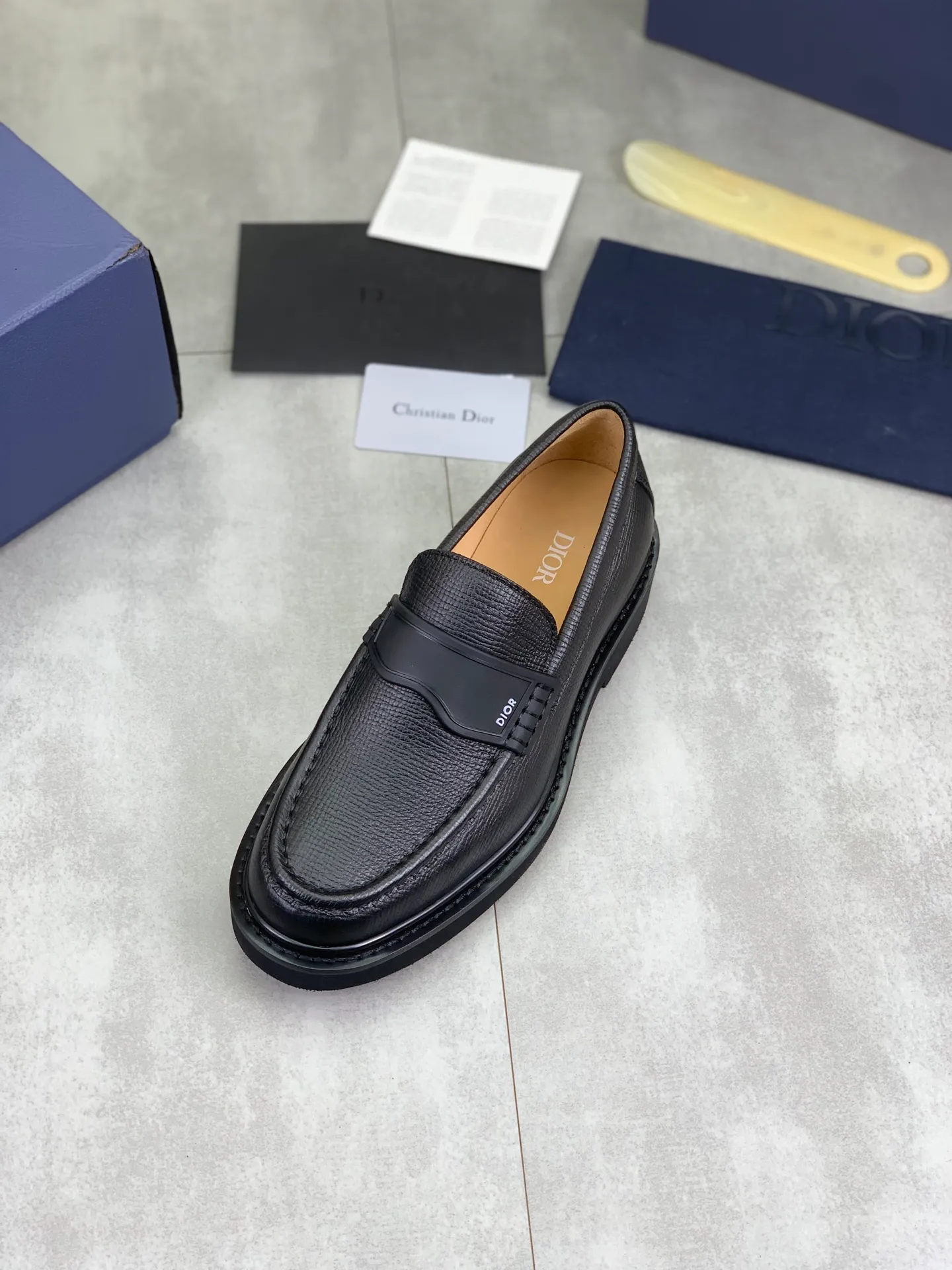 Factory price P800 💰Original quality, top version🔱 DIOR——Dior Men's business casual leather shoes, top quality products. 1:1 shipment ⬆️Luxurious and noble👞All imported original brand fabrics, just to create a more comfortable wearing experience, upper: original selected open edge beaded calfskin ➕Top imported water-dyed full cow lining, original light and comfortable foam outsole ✔️Number: 39-44 (38.45 can be customized)